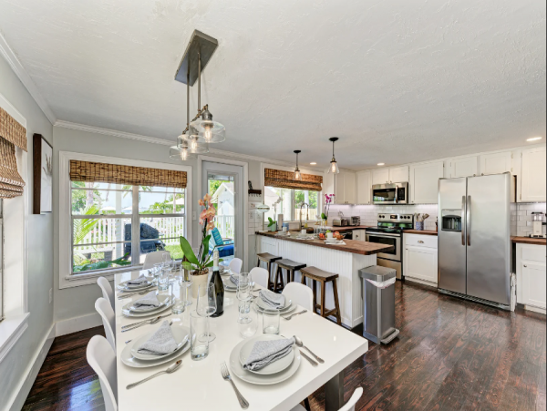 Bradenton 3 Bedroom Home with Boat Dock Sleeps 8