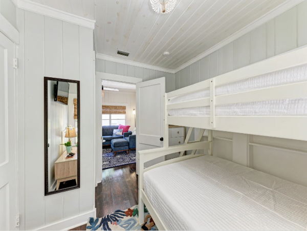 Bradenton 3 Bedroom Home with Boat Dock Sleeps 8