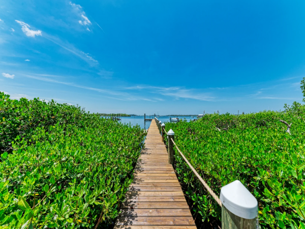 Bradenton 3 Bedroom Home with Boat Dock Sleeps 8