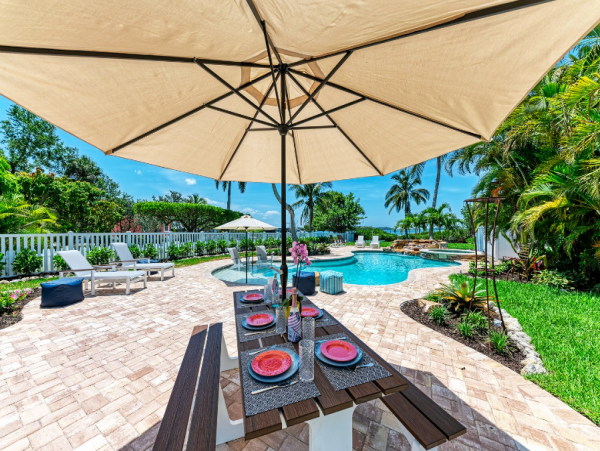 Bradenton 3 Bedroom Home with Boat Dock Sleeps 8