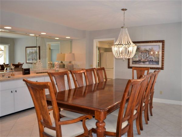 7-9 Min Walk to Beach Four Bedroom Pool Home in Hilton Head