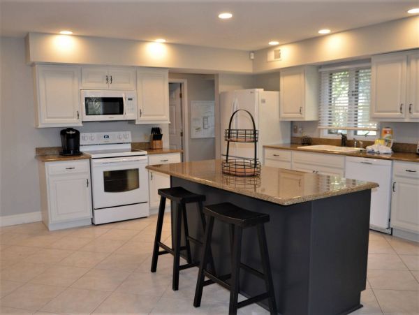 7-9 Min Walk to Beach Four Bedroom Pool Home in Hilton Head
