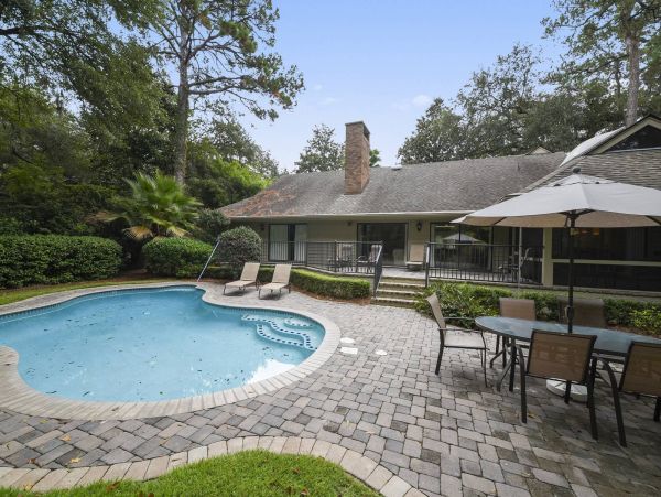 Walk to Beach Vacation Home With Four Bedroom in Hilton Head