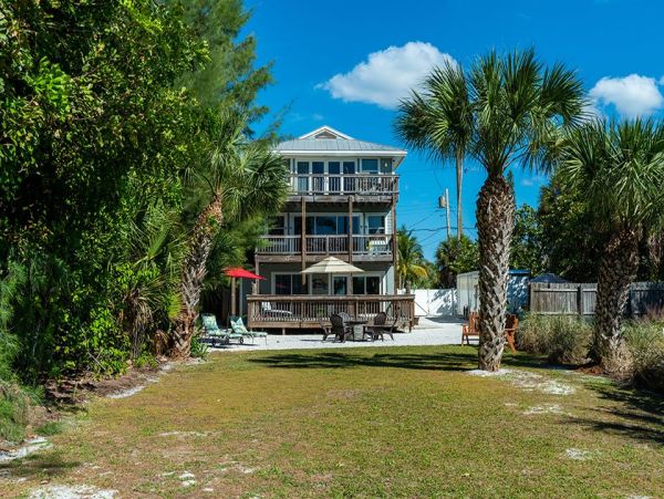 Two Bedroom Condo Directly on the Beach