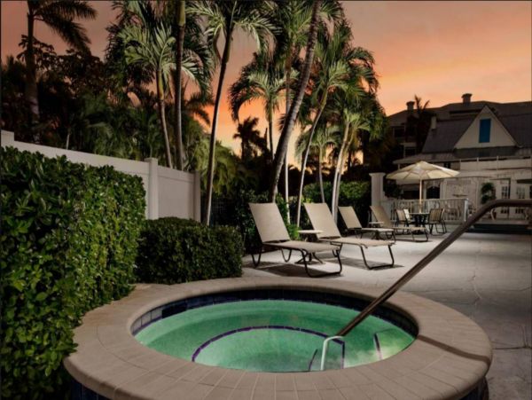 Charming Marco Island 2 Bedroom Condo Sleeps 6 Communal Pool