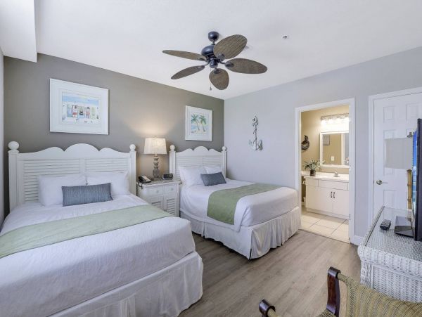 Charming Marco Island 2 Bedroom Condo Sleeps 6 Communal Pool