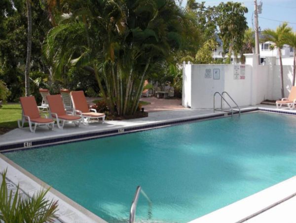 Charming Marco Island 2 Bedroom Condo Sleeps 6 Communal Pool