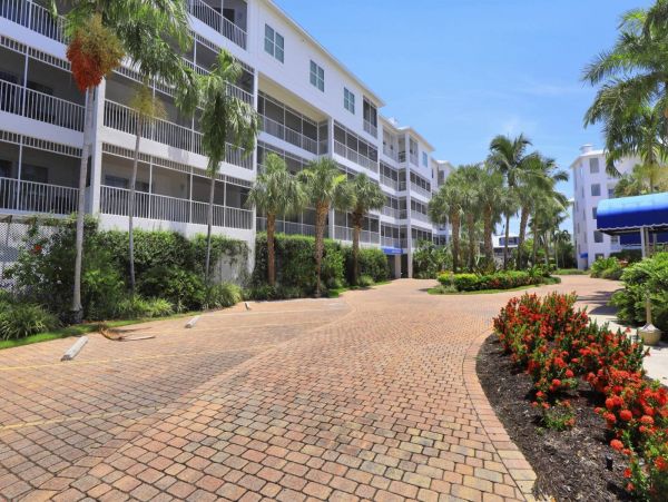 Charming Marco Island 2 Bedroom Condo Sleeps 6 Communal Pool