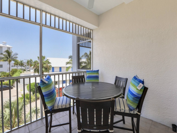 Charming Marco Island 2 Bedroom Condo Sleeps 6 Communal Pool