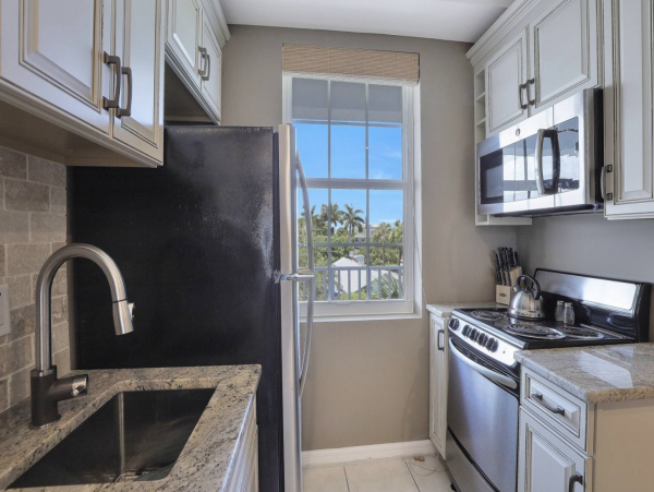 Charming Marco Island 2 Bedroom Condo Sleeps 6 Communal Pool
