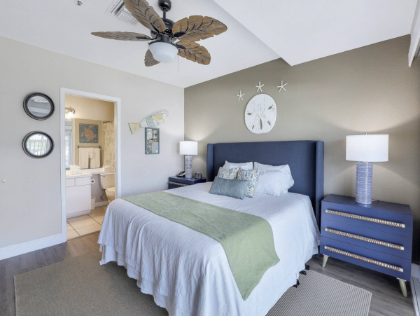 Charming Marco Island 2 Bedroom Condo Sleeps 6 Communal Pool