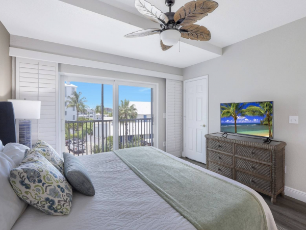 Charming Marco Island 2 Bedroom Condo Sleeps 6 Communal Pool
