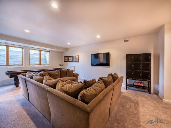 Avon Three Level Home with 5 Bedrooms Sleeps 18