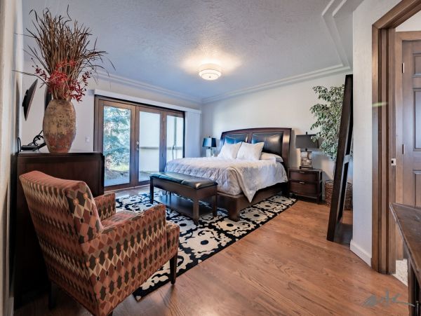 Avon Three Level Home with 5 Bedrooms Sleeps 18