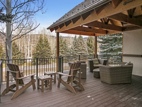 Avon Three Level Home with 5 Bedrooms Sleeps 18
