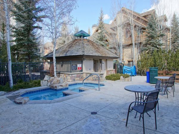 Avon Three Level Home with 5 Bedrooms Sleeps 18