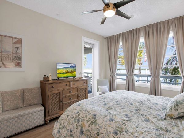 Bay View Vacation Condo in Longboat Key 2 Bedrooms Sleeps 4