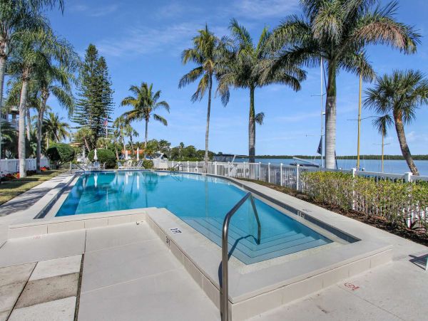 Bay View Vacation Condo in Longboat Key 2 Bedrooms Sleeps 4