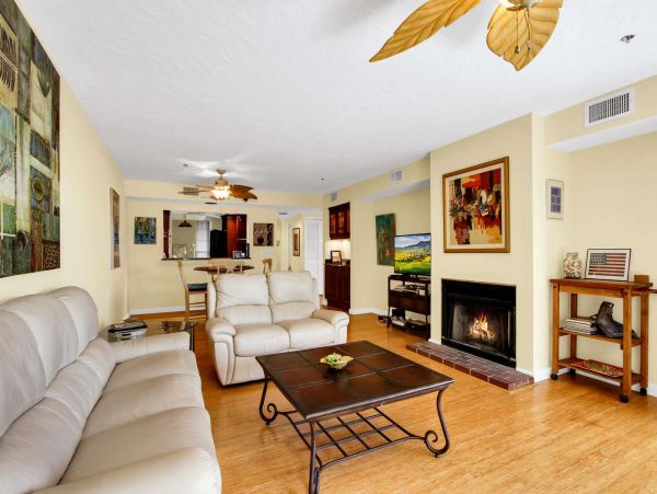 Spacious 3 Bedroom Condo Community Pool & Canal Access