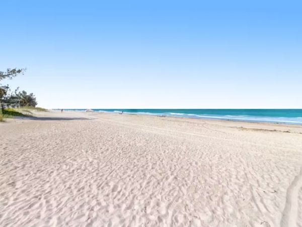 Bradenton Beach 2 Bedroom Condo Walk to Beach Sleeps 6