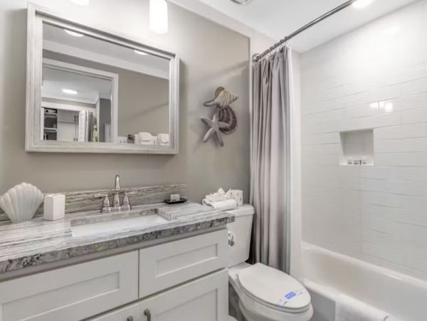 Bradenton Beach 2 Bedroom Condo Walk to Beach Sleeps 6