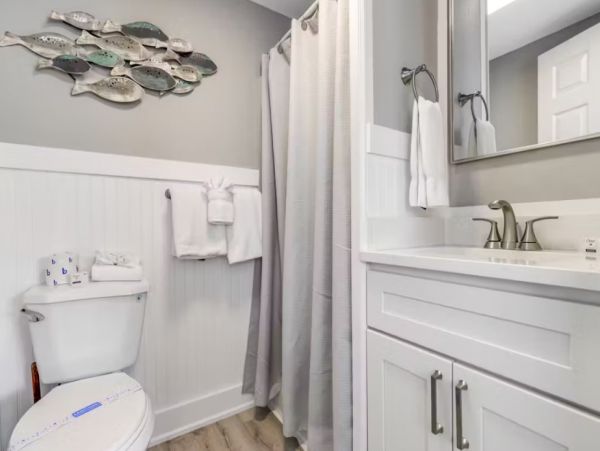 Bradenton Beach 2 Bedroom Condo Walk to Beach Sleeps 6