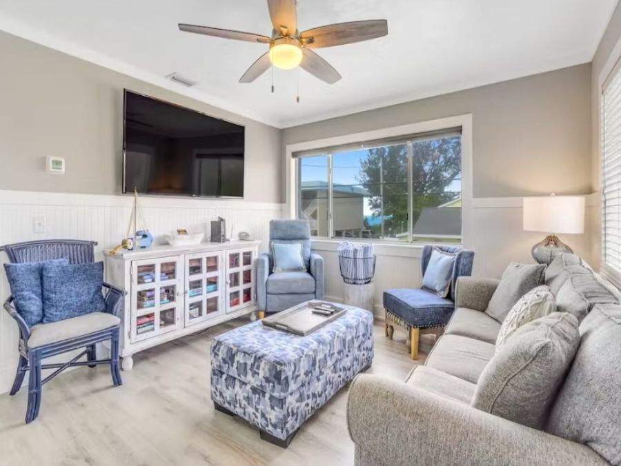 Bradenton Beach 2 Bedroom Condo Walk to Beach Sleeps 6