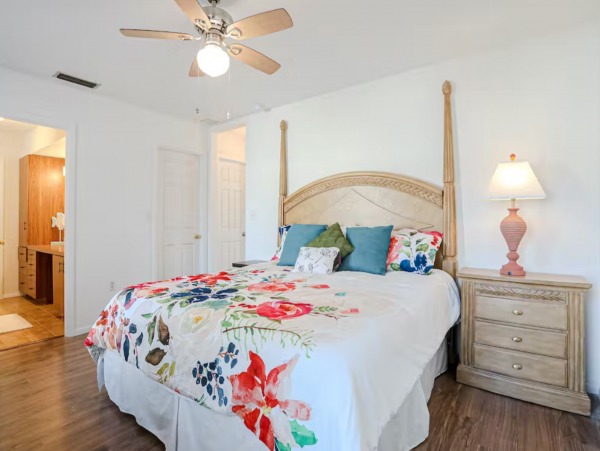 Sarasota Vacation Home Three Bedrooms with Pool Sleeps Six