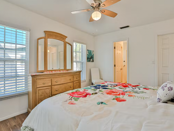 Sarasota Vacation Home Three Bedrooms with Pool Sleeps Six