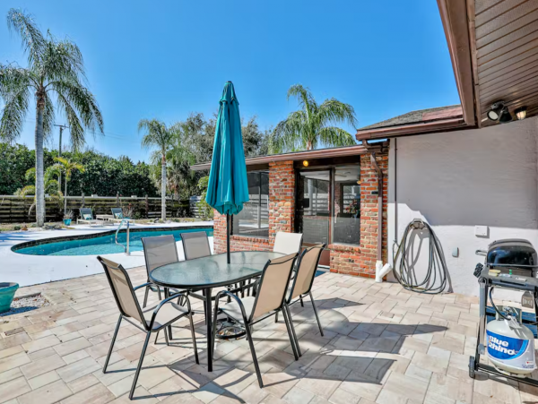 Sarasota Vacation Home Three Bedrooms with Pool Sleeps Six