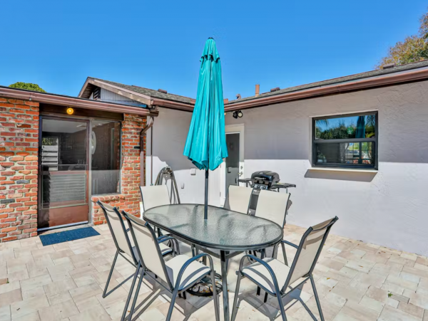 Sarasota Vacation Home Three Bedrooms with Pool Sleeps Six