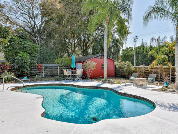 Sarasota Vacation Home Three Bedrooms with Pool Sleeps Six