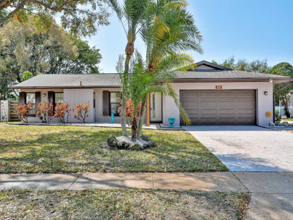 Sarasota Vacation Home Three Bedrooms with Pool Sleeps Six