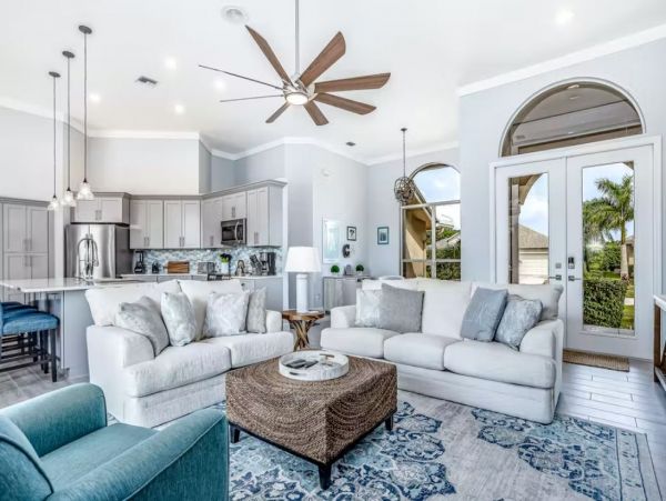 Canal Front Vacation Home In Marco Island With Pool