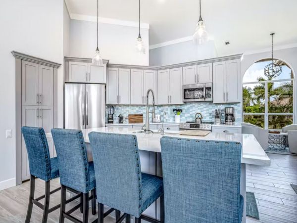 Canal Front Vacation Home In Marco Island With Pool