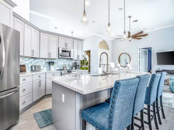 Canal Front Vacation Home In Marco Island With Pool