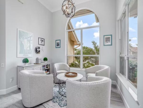 Canal Front Vacation Home In Marco Island With Pool