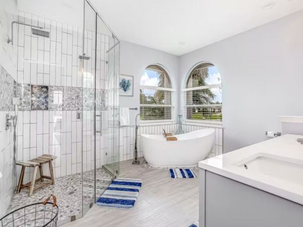 Canal Front Vacation Home In Marco Island With Pool