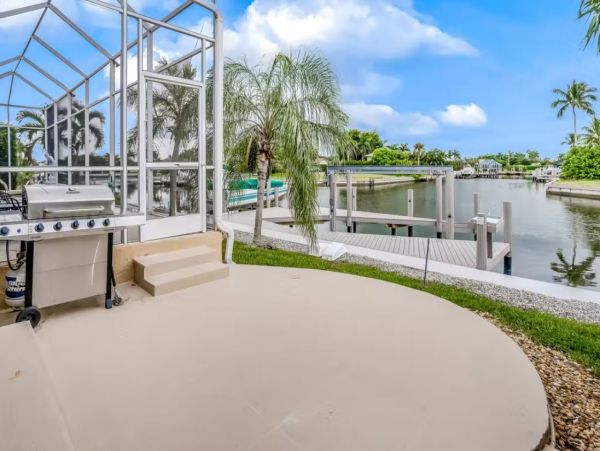 Canal Front Vacation Home In Marco Island With Pool