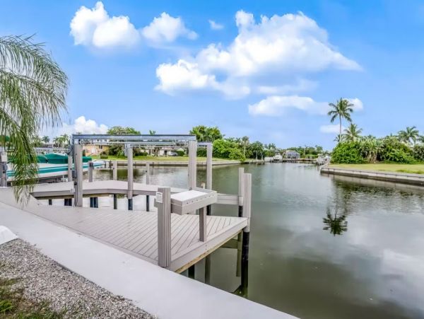 Canal Front Vacation Home In Marco Island With Pool