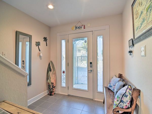 Coastal Four Bedroom Townhome Steps to Clearwater Beach