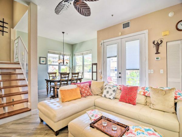 Coastal Four Bedroom Townhome Steps to Clearwater Beach