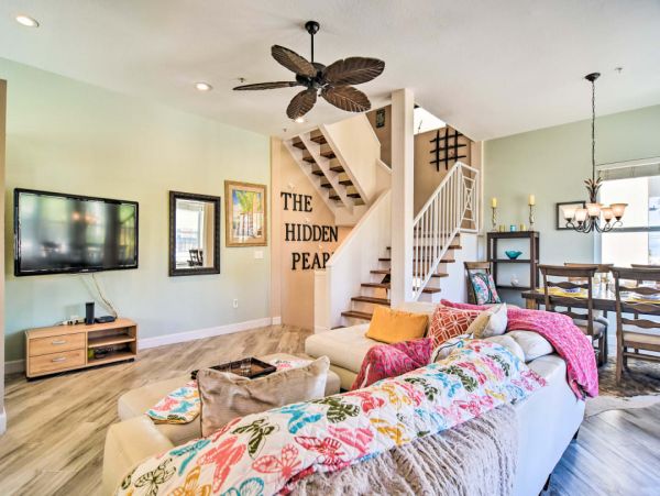 Coastal Four Bedroom Townhome Steps to Clearwater Beach