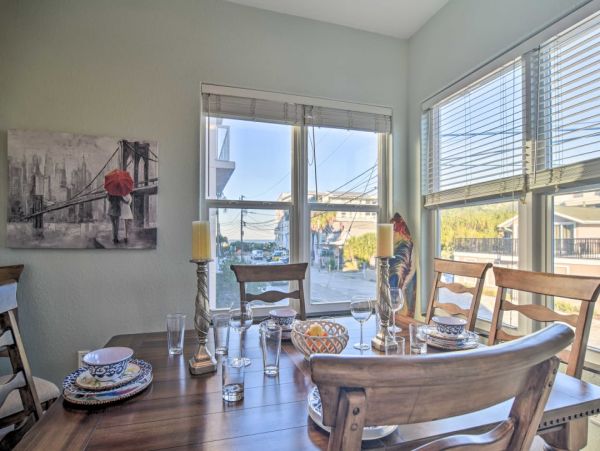 Coastal Four Bedroom Townhome Steps to Clearwater Beach
