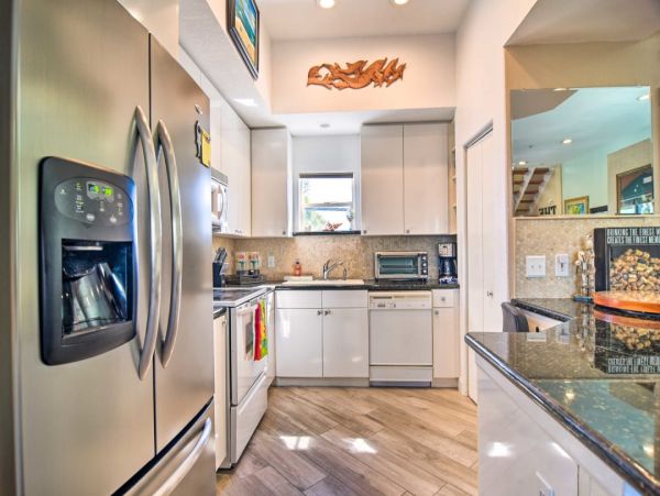Coastal Four Bedroom Townhome Steps to Clearwater Beach