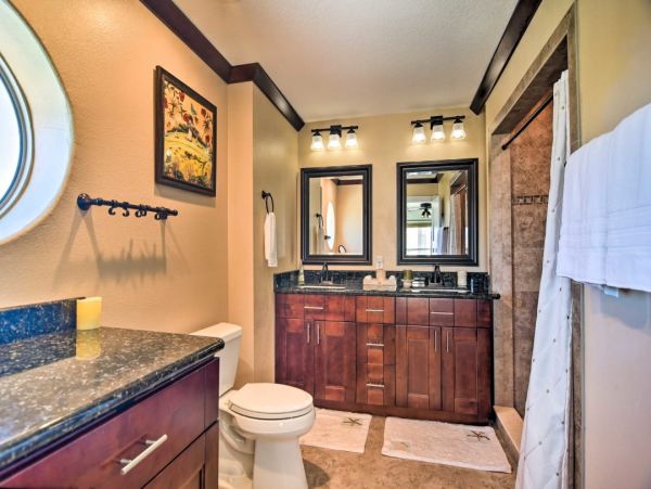 Coastal Four Bedroom Townhome Steps to Clearwater Beach