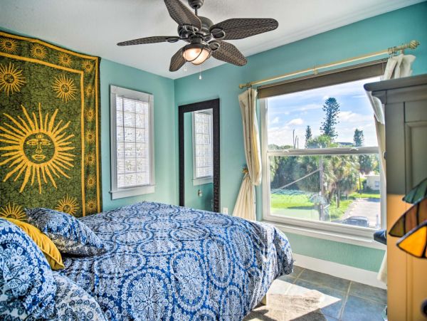 Coastal Four Bedroom Townhome Steps to Clearwater Beach