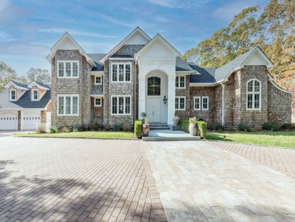 Luxury Hamptons 7 Bedroom Home with Pool & Spa Sleeps 14
