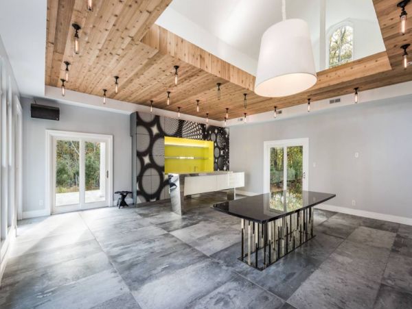 Luxury Hamptons 7 Bedroom Home with Pool & Spa Sleeps 14