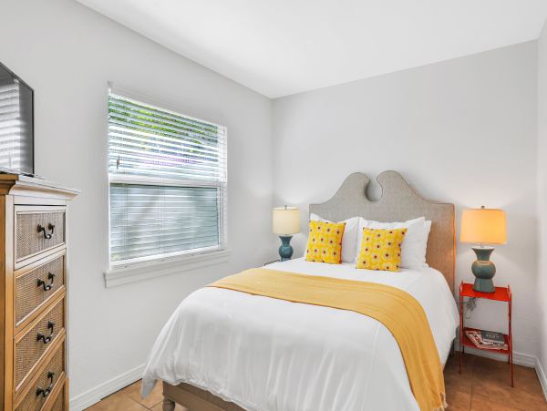 Beach Vacatiion Condo Sleeps 4 Guests in Anna Maria